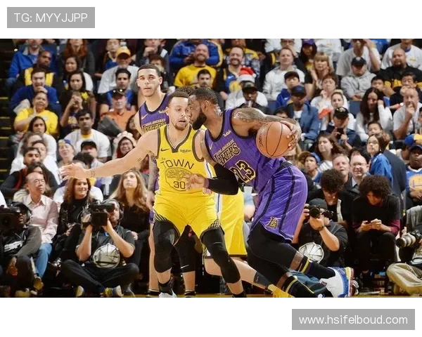 NBA新赛季湖勇首战库里领衔首发詹姆斯因伤缺席引关注 NBA新赛季湖勇首战库里领衔首发詹姆斯因伤缺席引关注