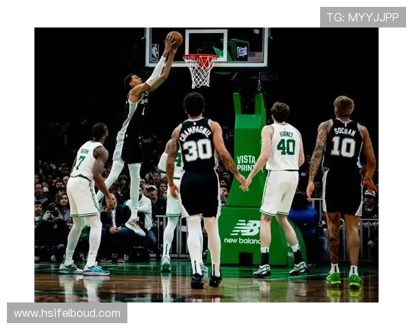 文班亚马砍下27分18篮板马刺力克热火迎来赛季首胜