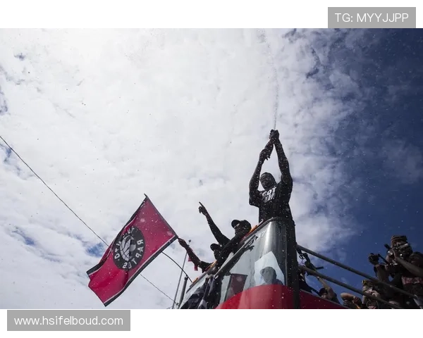 冠军球队胜利游行引发数万市民热烈庆祝 全城共享辉煌时刻